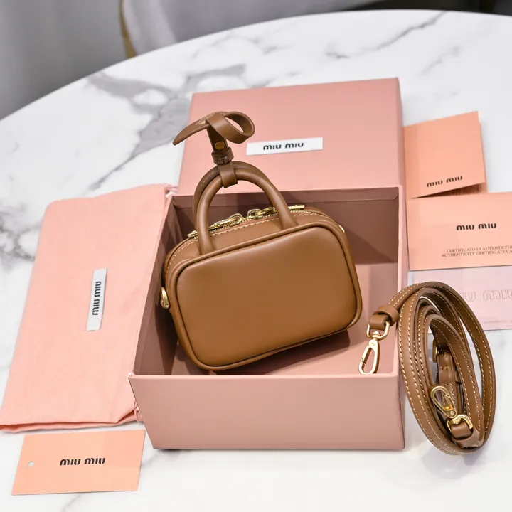 スーパーコピー ミュウミュウ キーホルダー