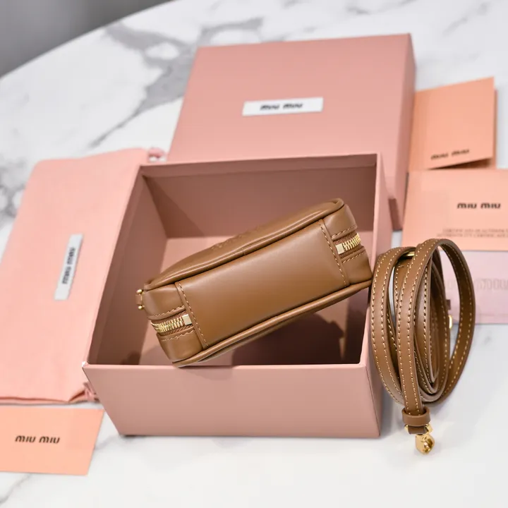 スーパーコピー ミュウミュウ キーホルダー