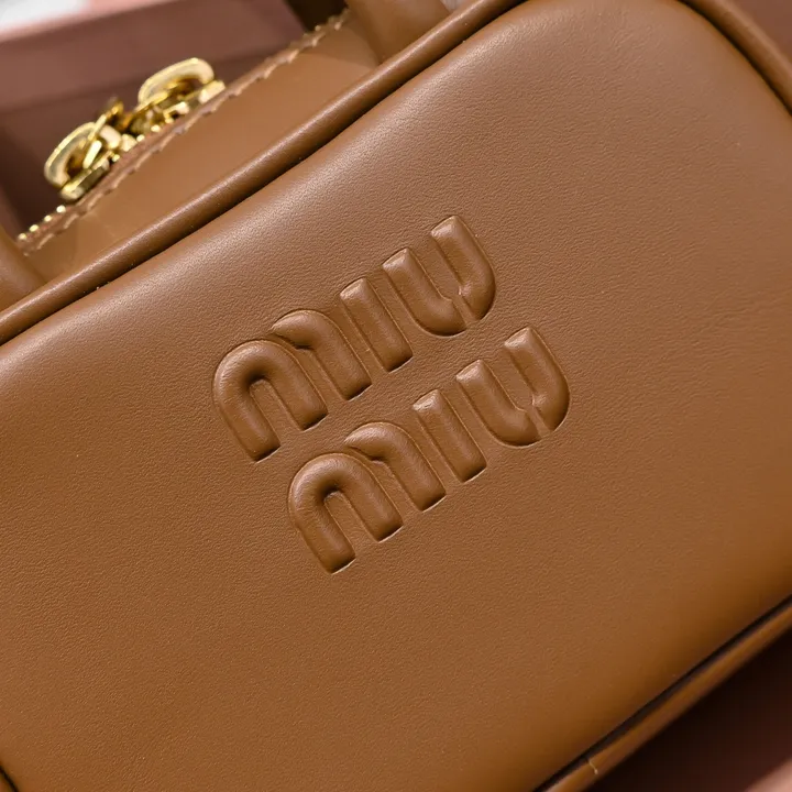 スーパーコピー ミュウミュウ キーホルダー