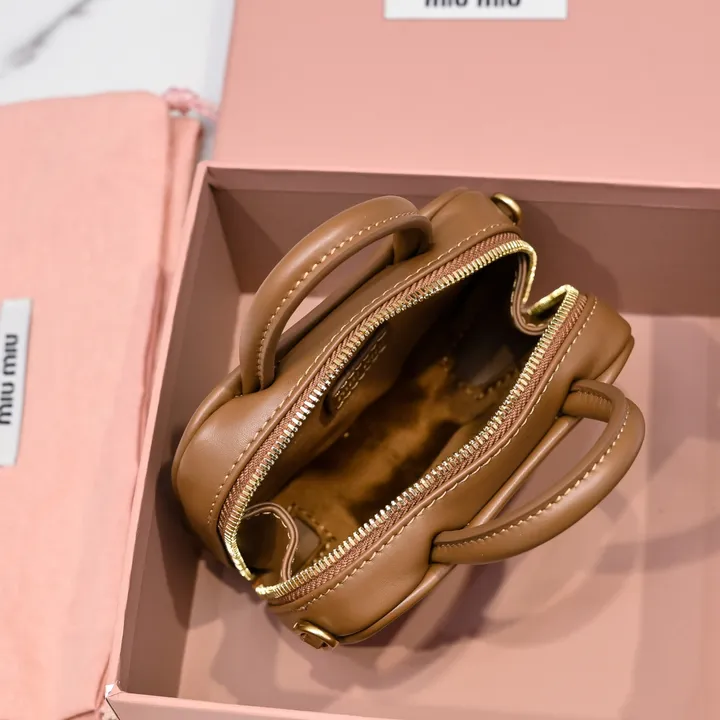 スーパーコピー ミュウミュウ キーホルダー