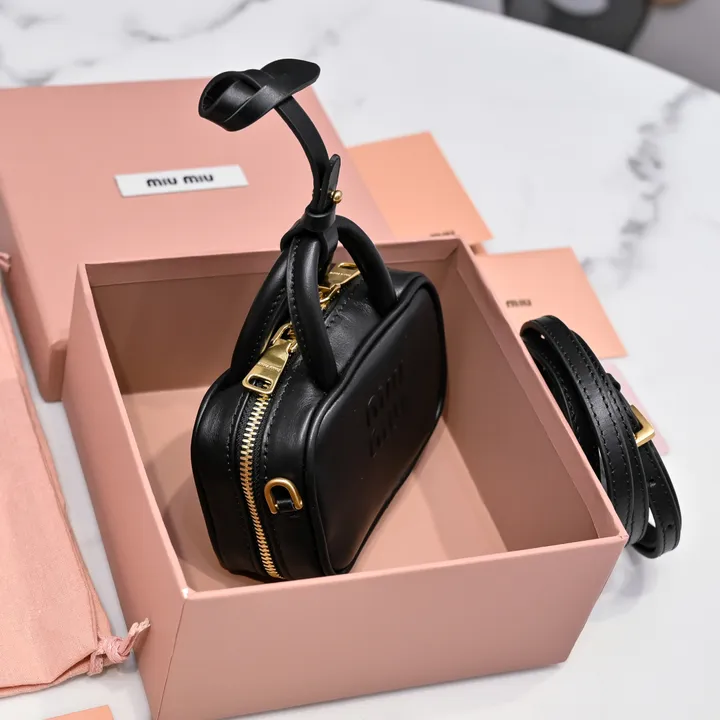 スーパーコピー ミュウミュウ キーホルダー