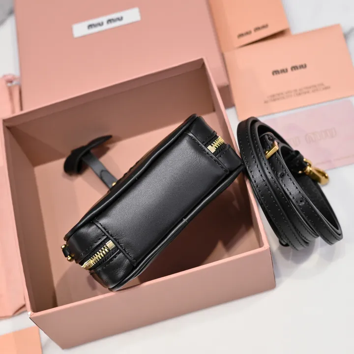 スーパーコピー ミュウミュウ キーホルダー