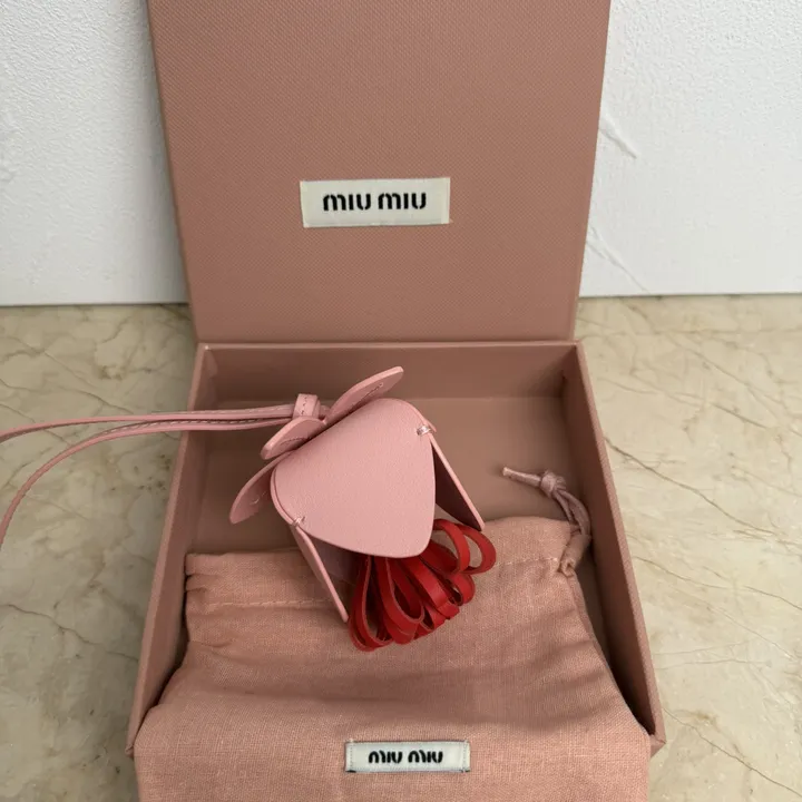 スーパーコピー ミュウミュウ キーホルダー