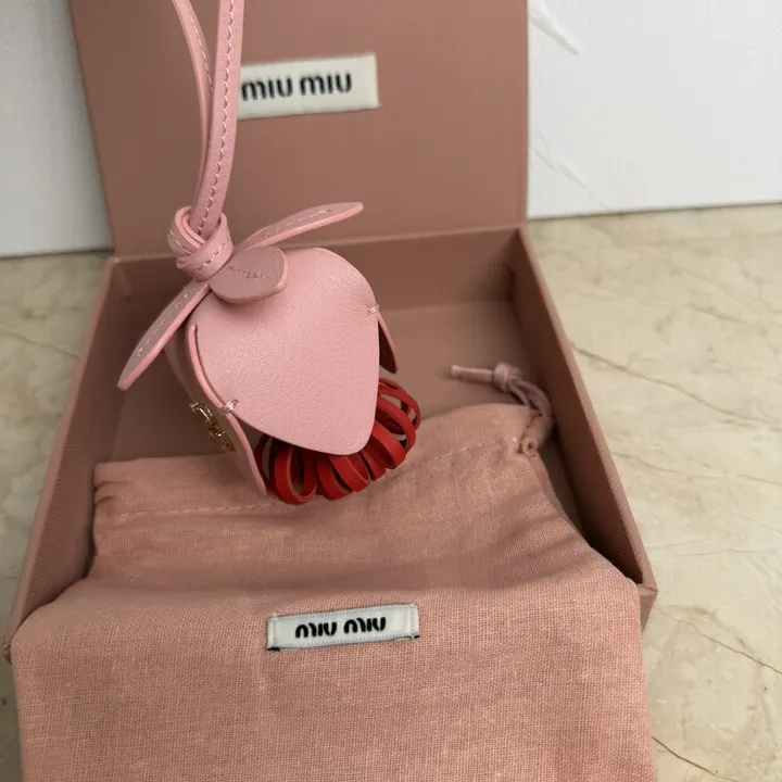 スーパーコピー ミュウミュウ キーホルダー