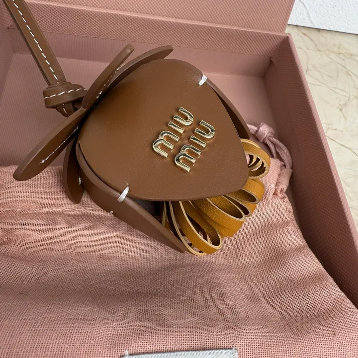 スーパーコピー ミュウミュウ キーホルダー