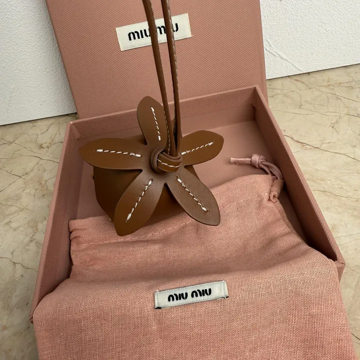 スーパーコピー ミュウミュウ キーホルダー