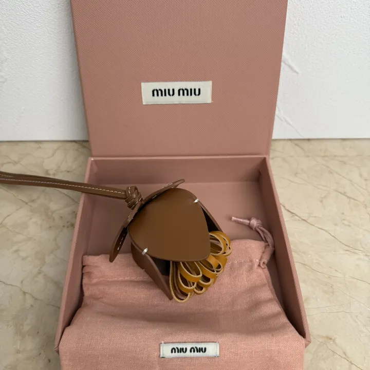 スーパーコピー ミュウミュウ キーホルダー