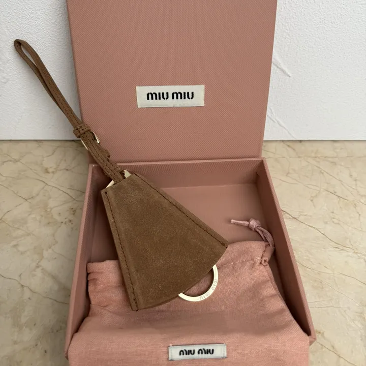 スーパーコピー ミュウミュウ キーホルダー