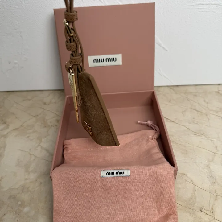 スーパーコピー ミュウミュウ キーホルダー