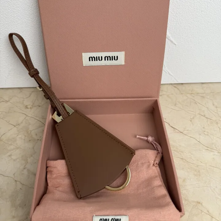 スーパーコピー ミュウミュウ キーホルダー