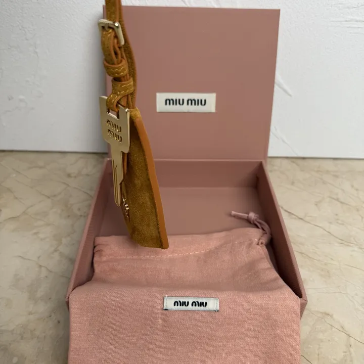 スーパーコピー ミュウミュウ キーホルダー