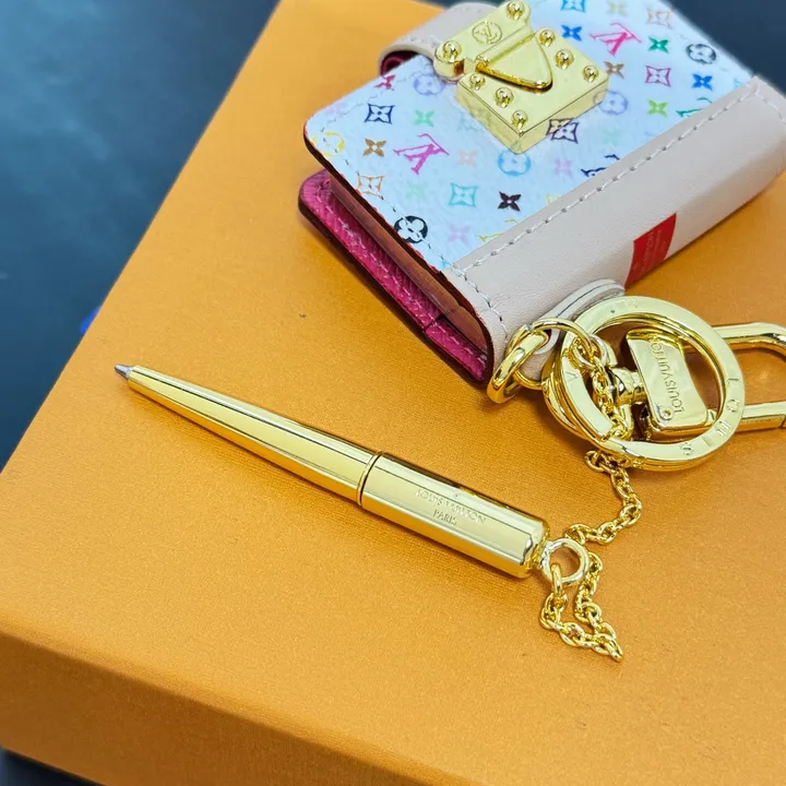 スーパーコピー ルイヴィトン キーホルダー