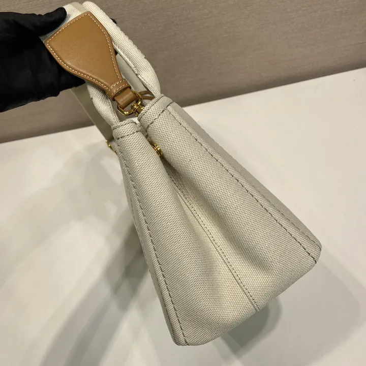 スーパーコピー プラダ キーホルダー