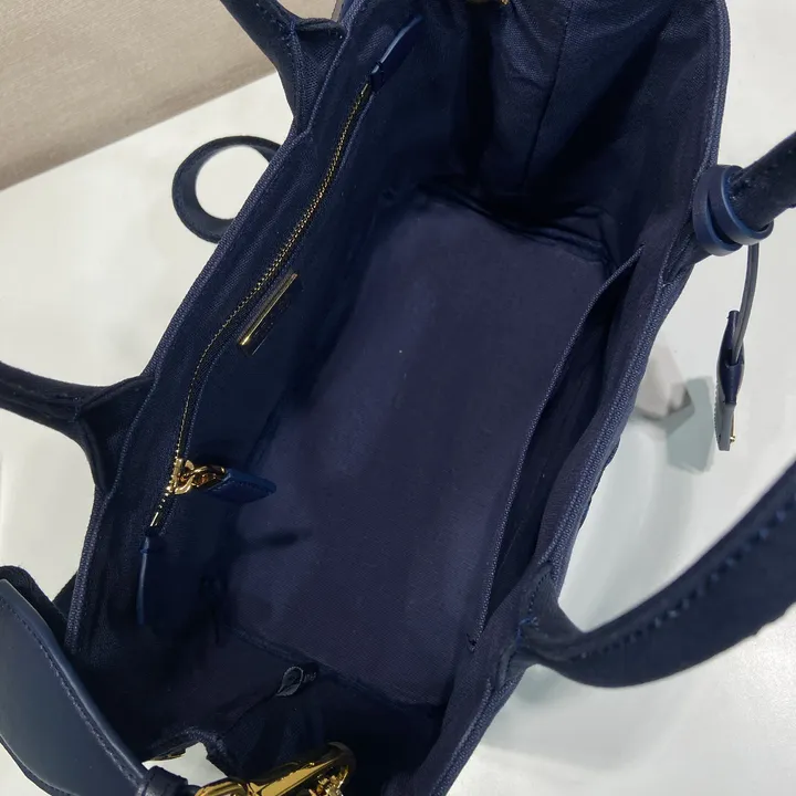 スーパーコピー バレンシアガ キーホルダー