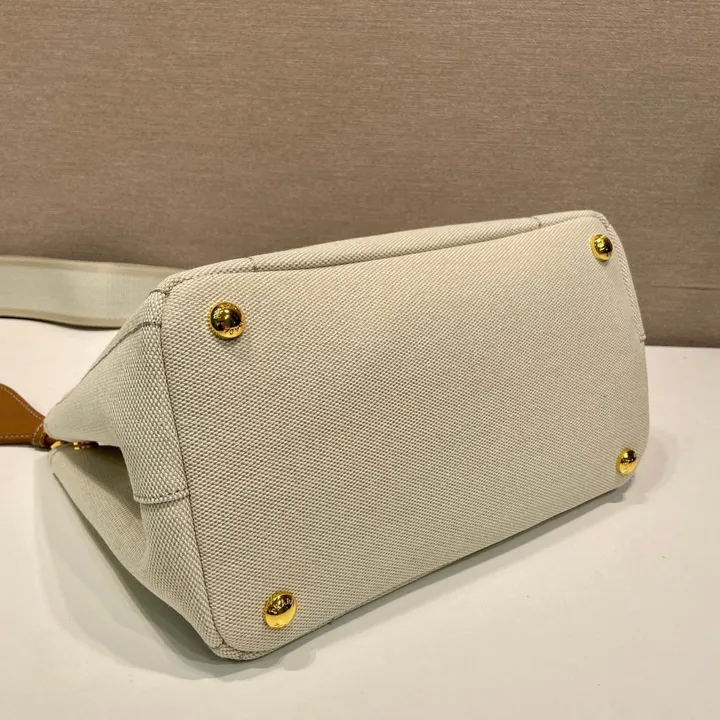 スーパーコピー プラダ キーホルダー