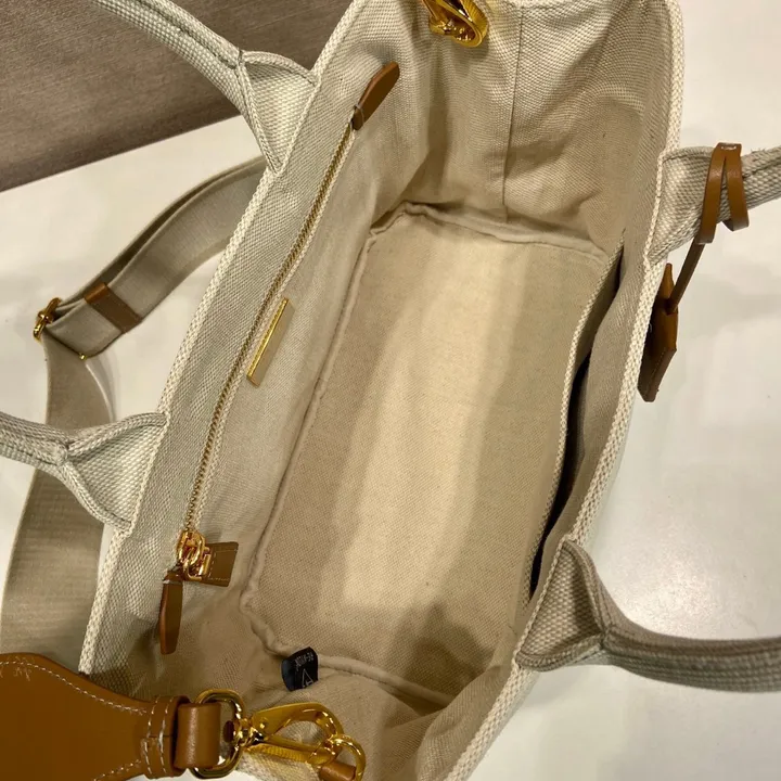 スーパーコピー プラダ キーホルダー