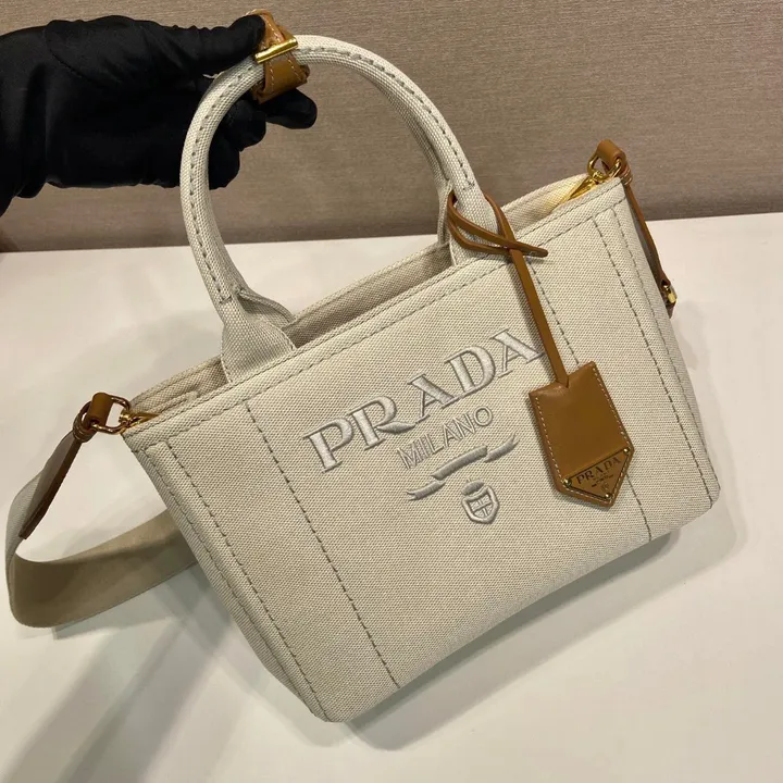 スーパーコピー プラダ キーホルダー