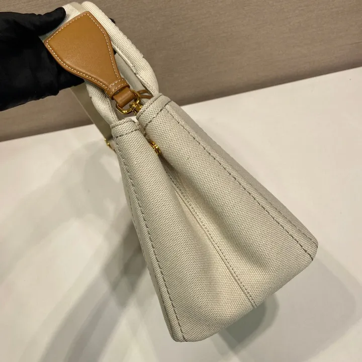 スーパーコピー プラダ キーホルダー