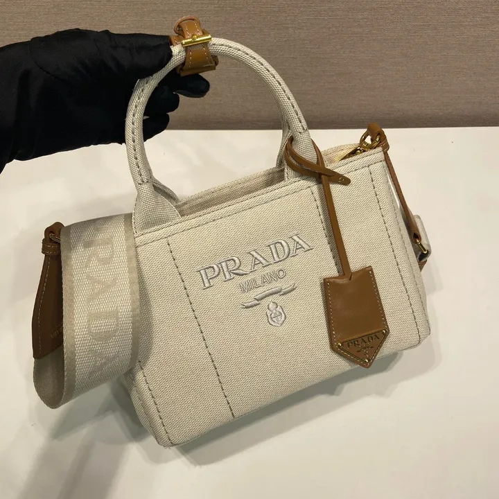 スーパーコピー プラダ キーホルダー