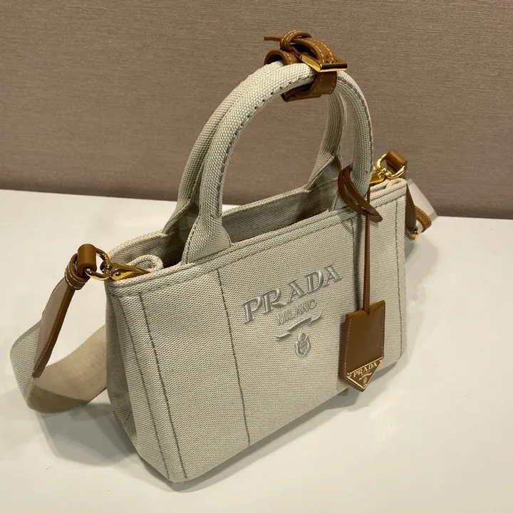 スーパーコピー プラダ キーホルダー