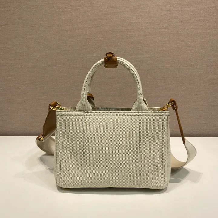 スーパーコピー プラダ キーホルダー