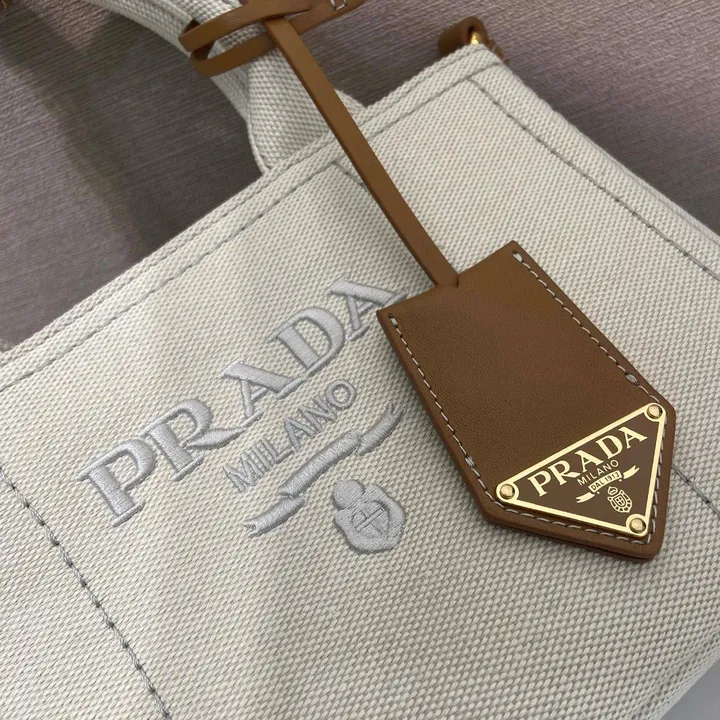 スーパーコピー プラダ キーホルダー