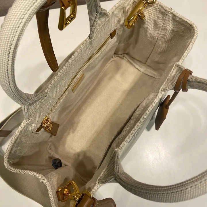 スーパーコピー プラダ キーホルダー