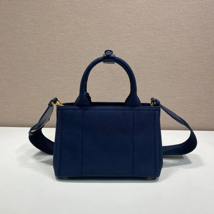 スーパーコピー プラダ キーホルダー