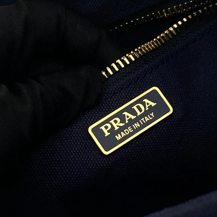 スーパーコピー プラダ キーホルダー