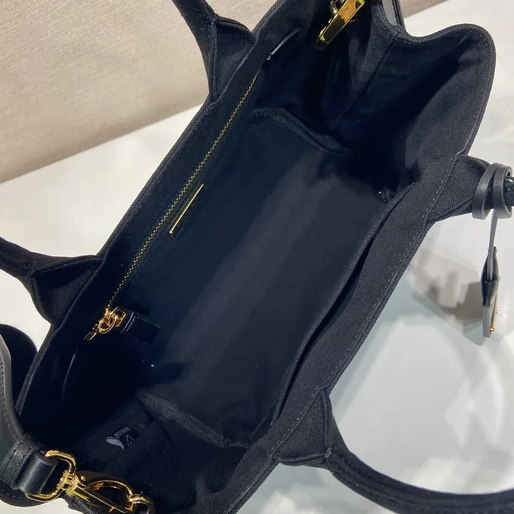 スーパーコピー プラダ キーホルダー