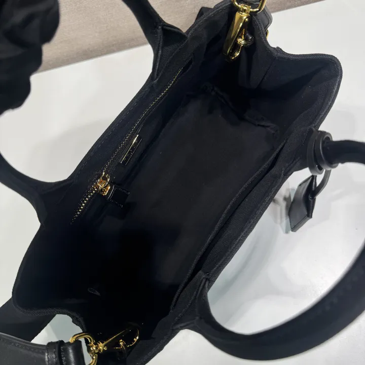 スーパーコピー プラダ キーホルダー