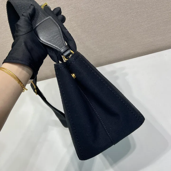 スーパーコピー プラダ キーホルダー