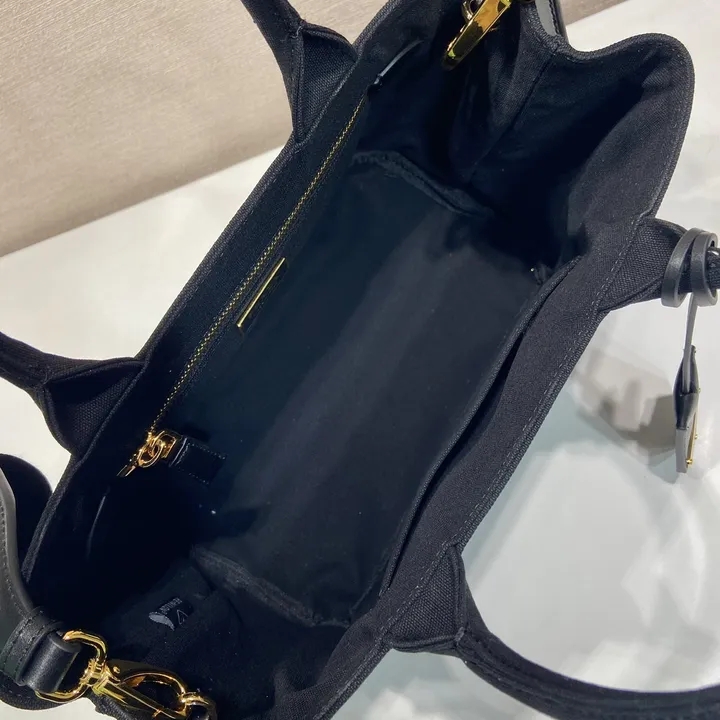 スーパーコピー プラダ キーホルダー