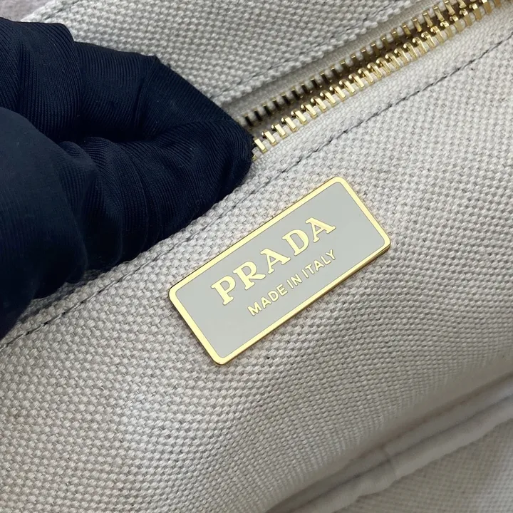 スーパーコピー プラダ キーホルダー