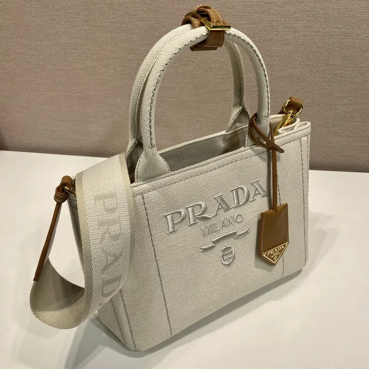 スーパーコピー プラダ キーホルダー