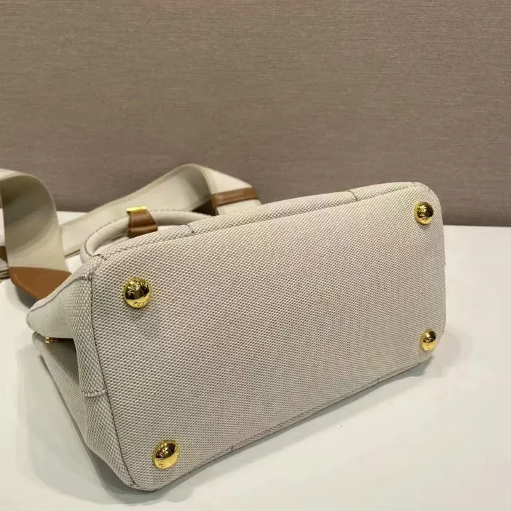 スーパーコピー プラダ キーホルダー