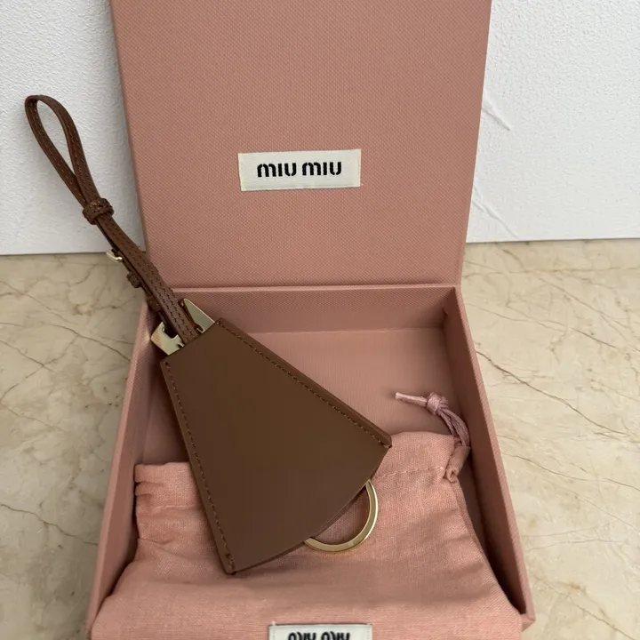 スーパーコピー ミュウミュウ キーホルダー