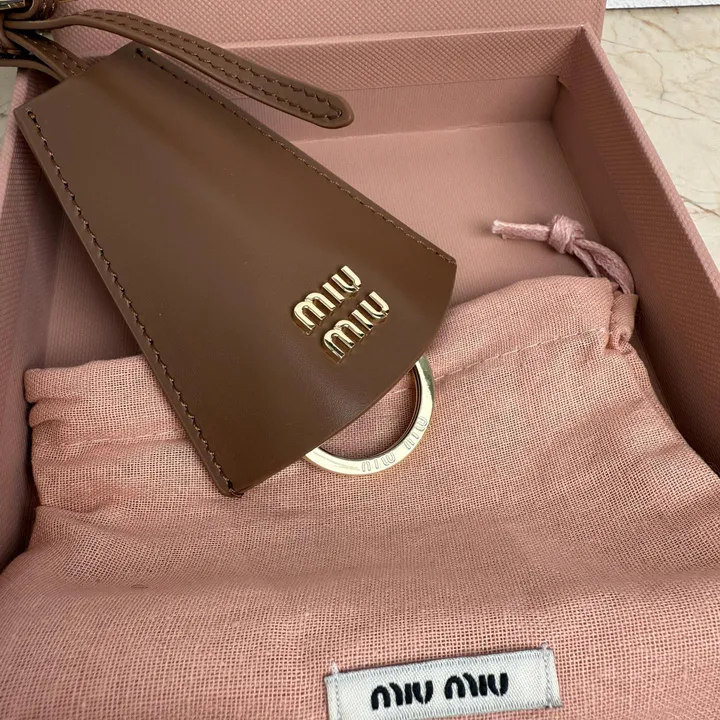 スーパーコピー ミュウミュウ キーホルダー