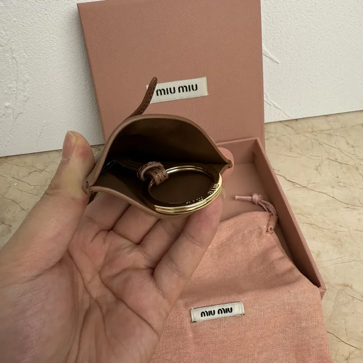 スーパーコピー ミュウミュウ キーホルダー