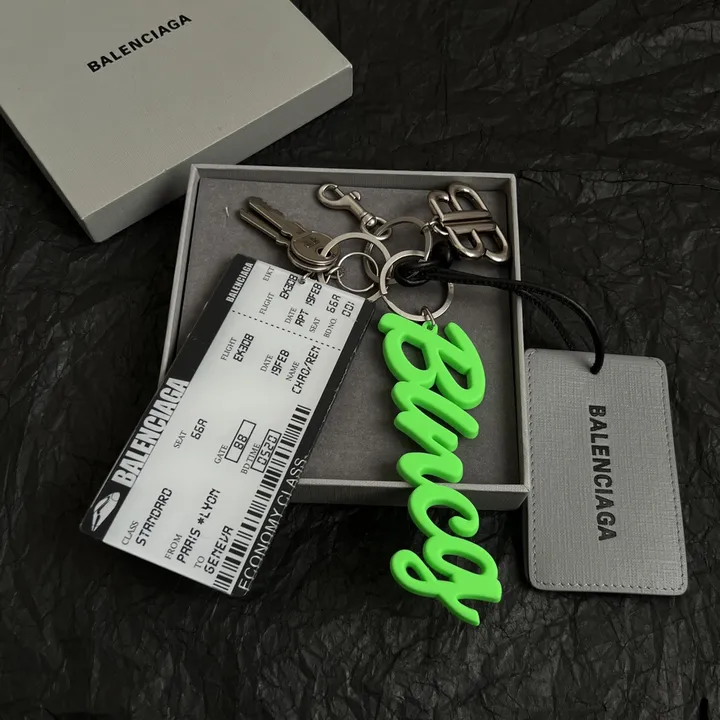 スーパーコピー バレンシアガ キーホルダー