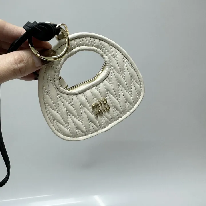 スーパーコピー ミュウミュウ キーホルダー