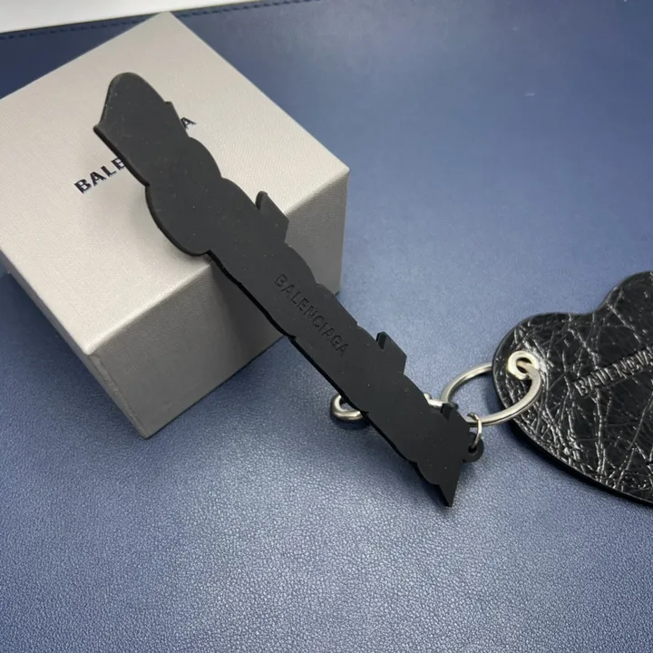 スーパーコピー バレンシアガ キーホルダー