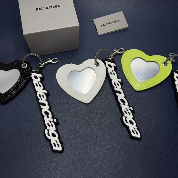 スーパーコピー バレンシアガ キーホルダー