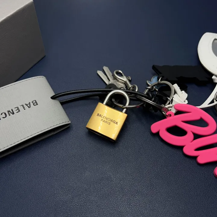 スーパーコピー バレンシアガ キーホルダー