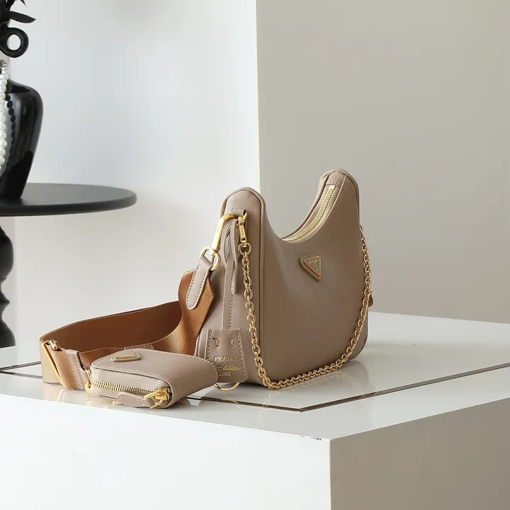 スーパーコピー プラダ キーホルダー