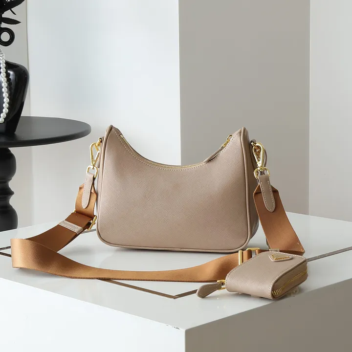 スーパーコピー プラダ キーホルダー