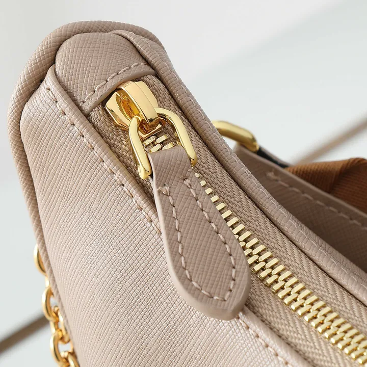 スーパーコピー プラダ キーホルダー