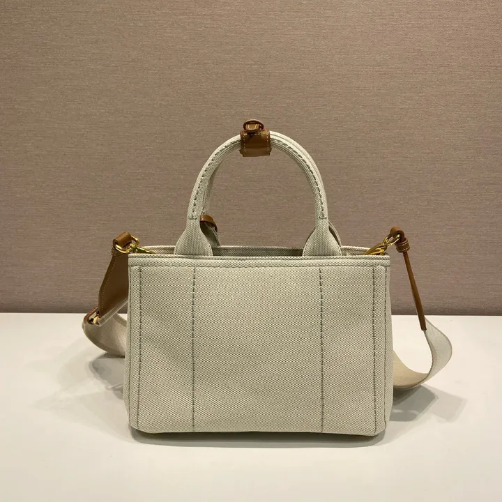 スーパーコピー プラダ キーホルダー