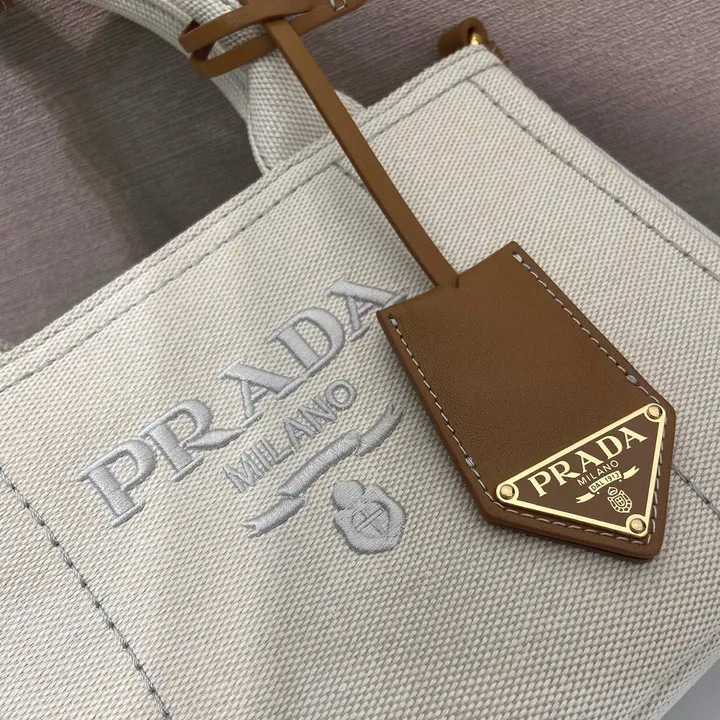 スーパーコピー プラダ キーホルダー