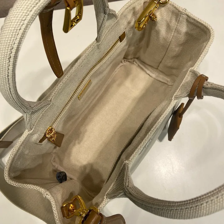 スーパーコピー プラダ キーホルダー